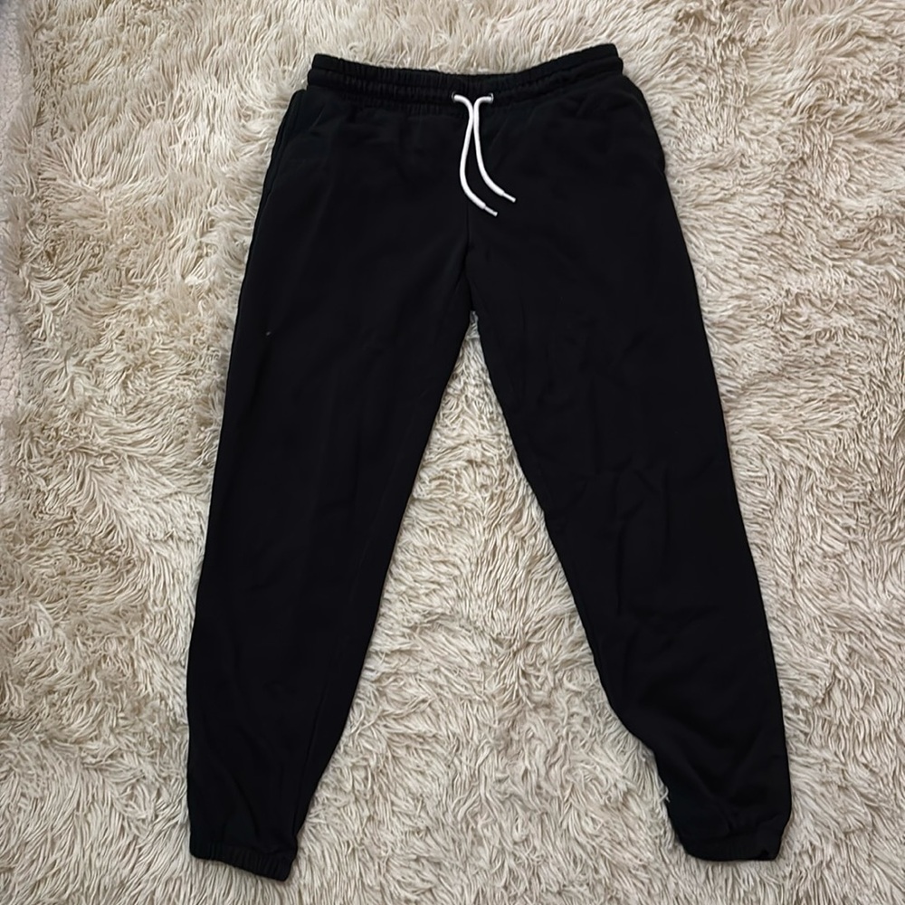 Black Old Navy sweatpants